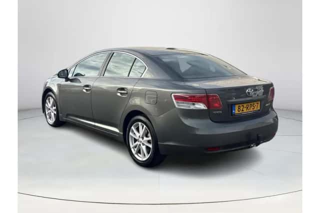 Toyota Avensis (2011) thumbnail 3