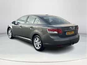 Toyota Avensis (2011) thumbnail 3