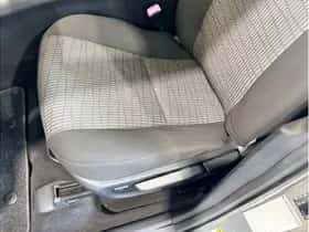 Toyota Avensis (2011) thumbnail 30