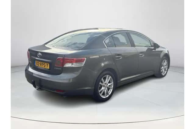 Toyota Avensis (2011) thumbnail 5