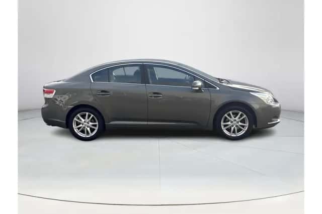 Toyota Avensis (2011) thumbnail 6