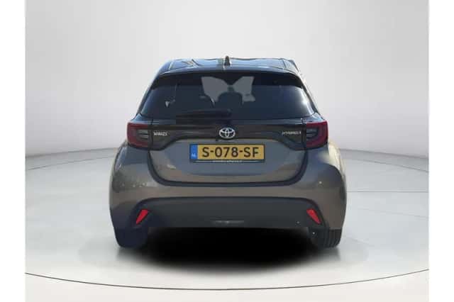 Toyota Yaris (2021) thumbnail 2