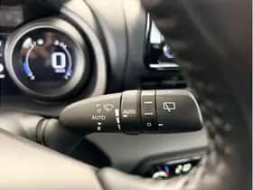 Toyota Yaris (2021) thumbnail 2