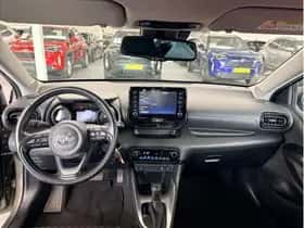 Toyota Yaris (2021) thumbnail 3