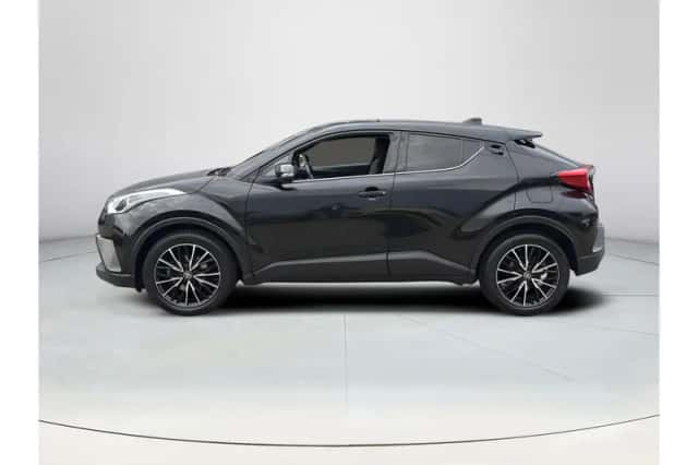 Toyota C-HR (2017) thumbnail 2
