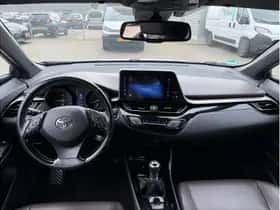 Toyota C-HR (2017) thumbnail 14