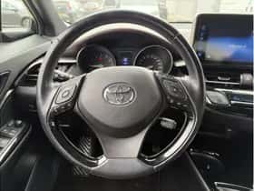 Toyota C-HR (2017) thumbnail 15