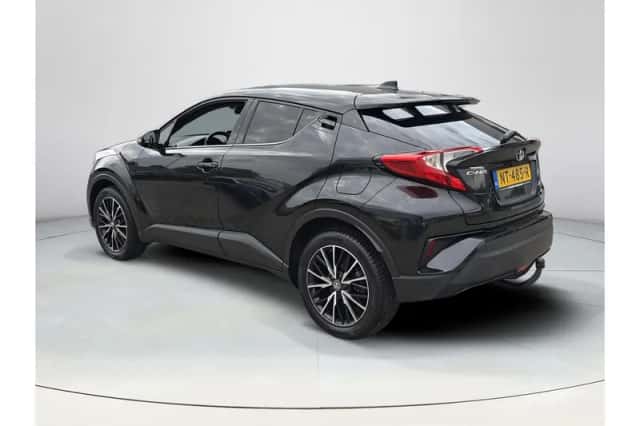 Toyota C-HR (2017) thumbnail 3