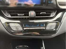 Toyota C-HR (2017) thumbnail 25