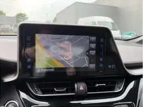 Toyota C-HR (2017) thumbnail 28