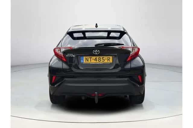 Toyota C-HR (2017) thumbnail 4