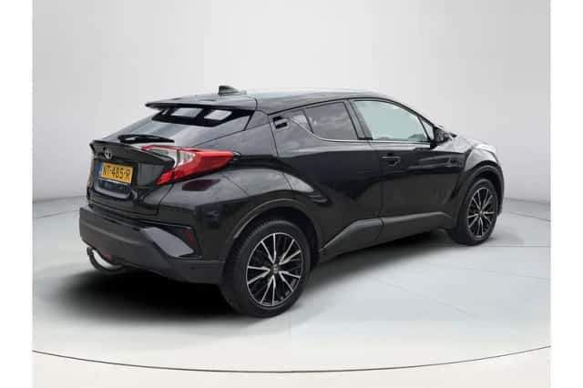 Toyota C-HR (2017) thumbnail 5