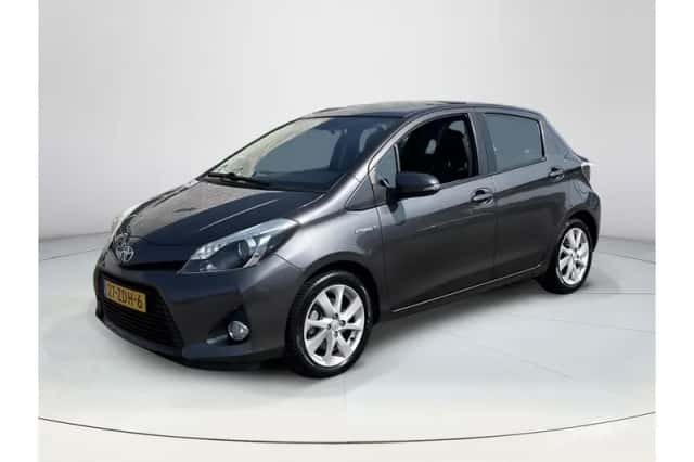 Toyota Yaris (2012) thumbnail 1