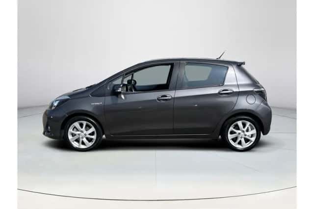 Toyota Yaris (2012) thumbnail 2