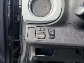 Toyota Yaris (2012) thumbnail 11