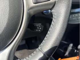 Toyota Yaris (2012) thumbnail 13