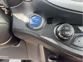 Toyota Yaris (2012) thumbnail 16