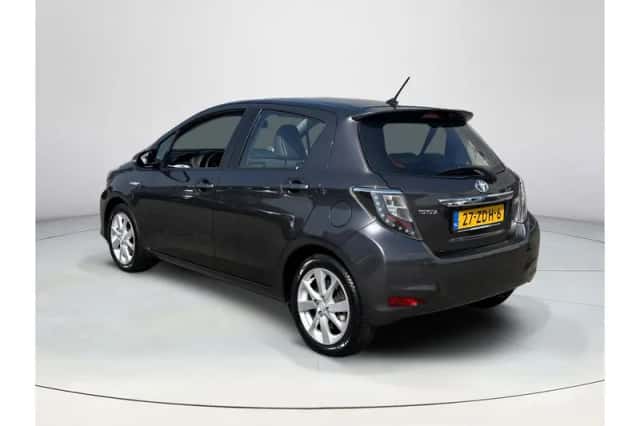 Toyota Yaris (2012) thumbnail 3