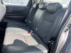 Toyota Yaris (2012) thumbnail 22