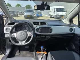 Toyota Yaris (2012) thumbnail 24
