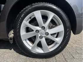 Toyota Yaris (2012) thumbnail 25