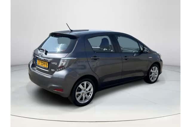 Toyota Yaris (2012) thumbnail 5