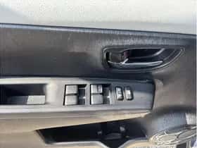 Toyota Yaris (2012) thumbnail 10