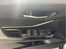 Toyota C-HR (2023) thumbnail 12
