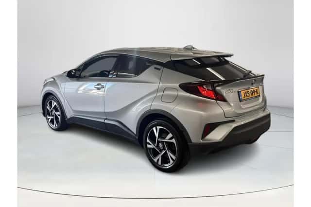 Toyota C-HR (2023) thumbnail 3