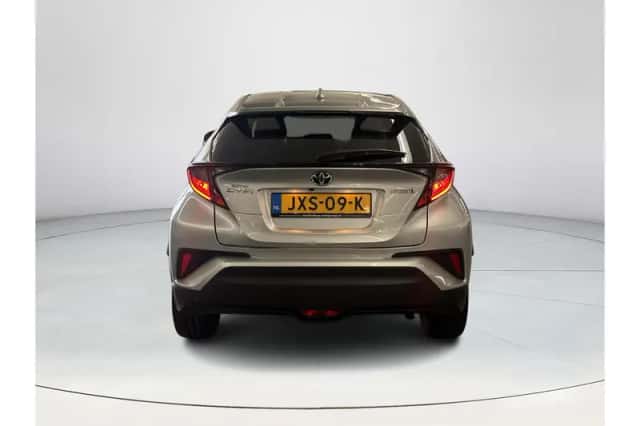 Toyota C-HR (2023) thumbnail 4