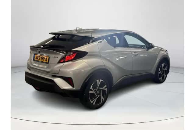 Toyota C-HR (2023) thumbnail 5