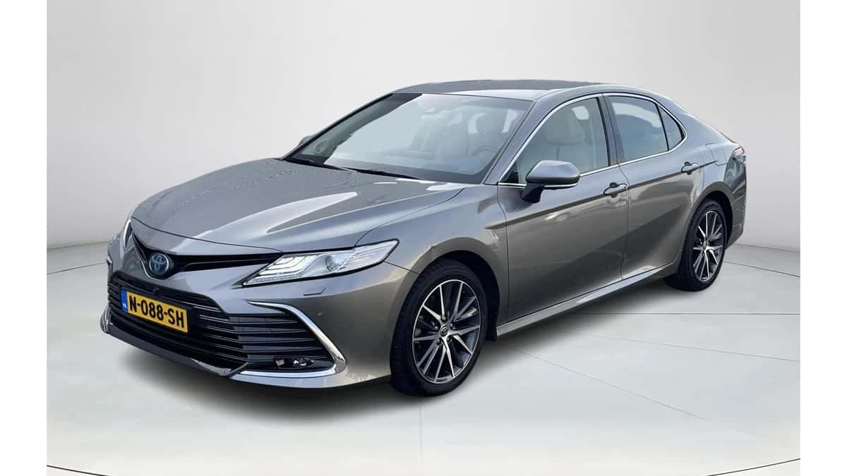 Toyota Camry (2022) — foto 1