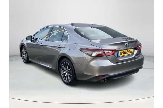 Toyota Camry (2022) thumbnail 3