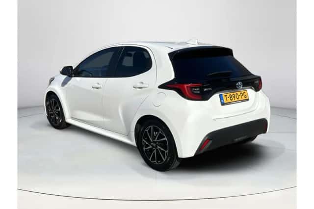 Toyota Yaris (2023) thumbnail 3