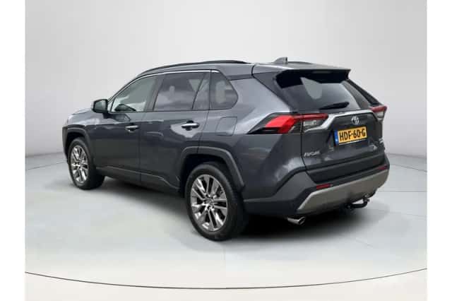Toyota RAV4 (2023) thumbnail 3