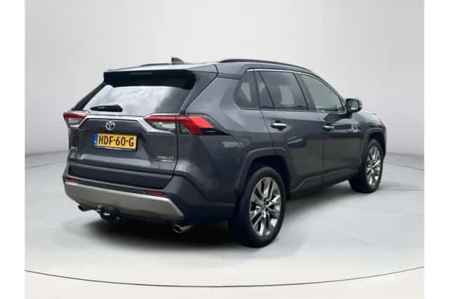 Toyota RAV4 (2023) thumbnail 5