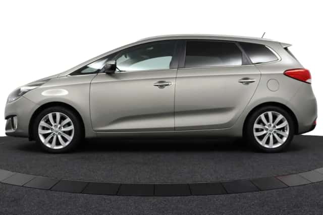 Kia Carens (2016) thumbnail 3