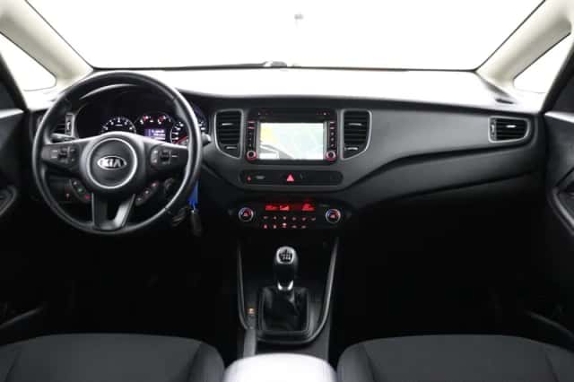 Kia Carens (2016) thumbnail 4
