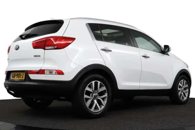 Kia Sportage (2015) thumbnail 3