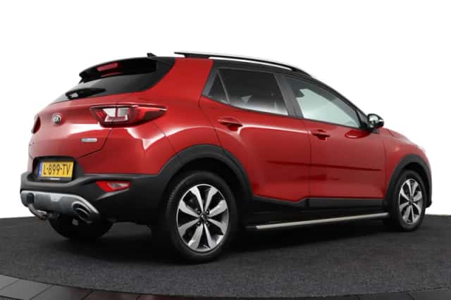 Kia Stonic (2021) thumbnail 2