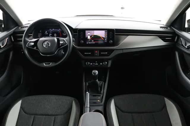 Škoda Kamiq (2023) thumbnail 5