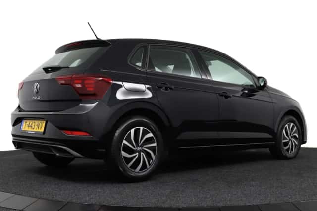 Volkswagen Polo (2023) thumbnail 2