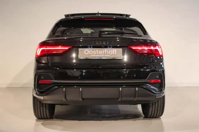 Audi Q3 (2023) thumbnail 5