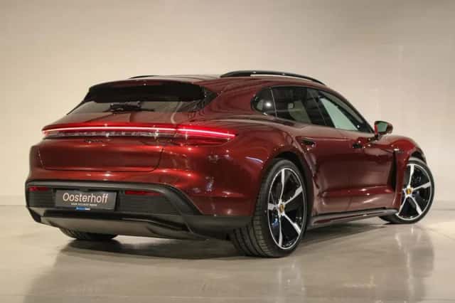 Porsche Taycan (2023) thumbnail 2