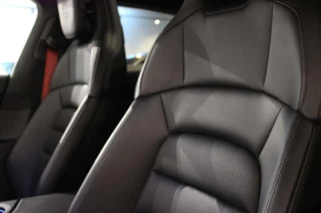 Porsche Taycan (2023) thumbnail 3