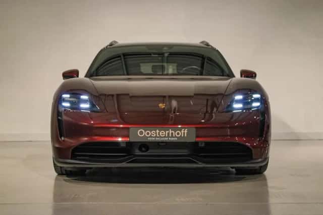 Porsche Taycan (2023) thumbnail 4