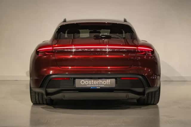 Porsche Taycan (2023) thumbnail 5