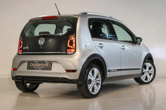 Volkswagen Up! (2017) thumbnail 2