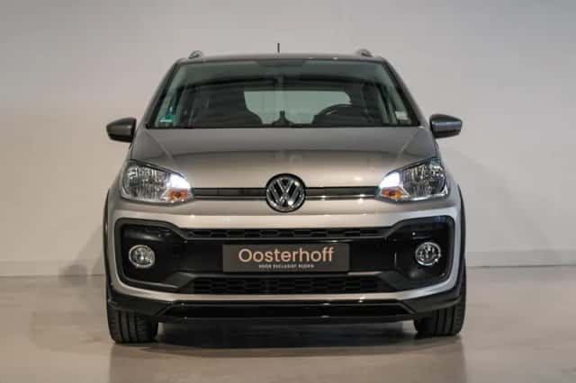 Volkswagen Up! (2017) thumbnail 4