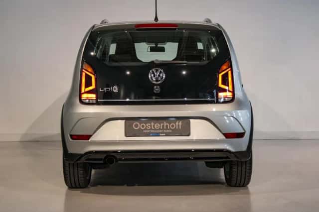 Volkswagen Up! (2017) thumbnail 5